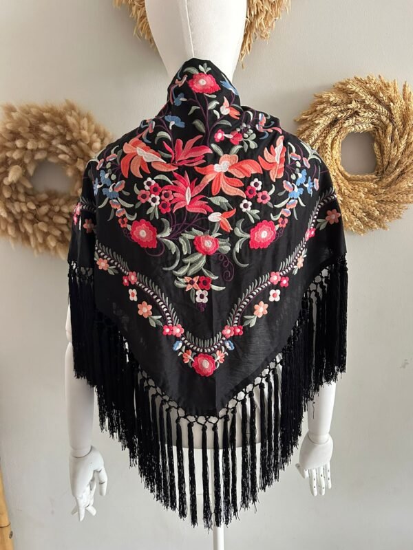MANTÓN BORDADO NEGRO