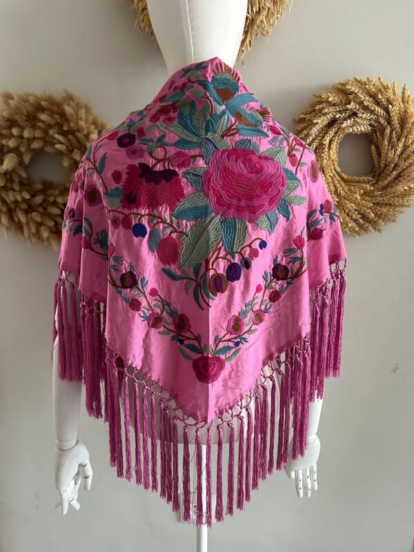 MANTON BORDADO ROSA