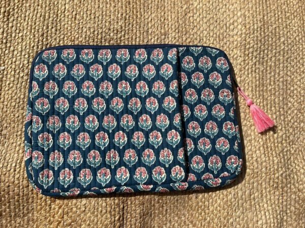 FUNDA DE PORTATIL NEGRA Y ROSA