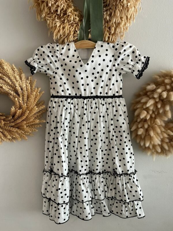 TRAJE DE FLAMENCA BLANCO CON LUNAR NEGRO