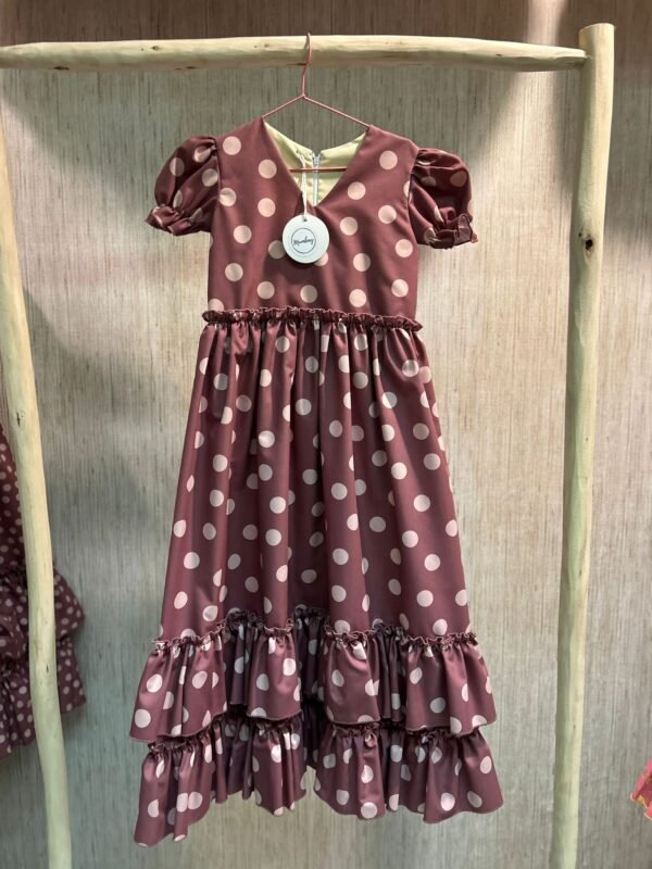 TRAJE DE ROSA MAQUILLAJE LUNAR