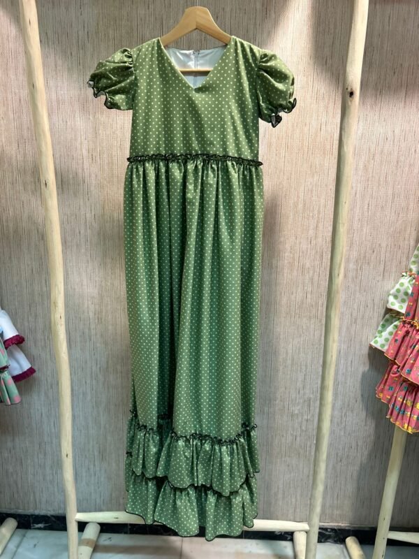 TRAJE VERDE REPULGO NEGRO