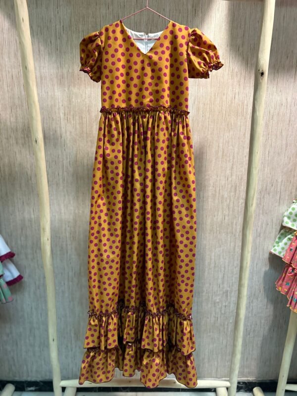 TRAJE MOSTAZA Y BURDEO