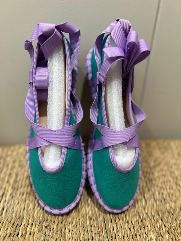 ZAPATOS BICOLOR CON CINTAS AL TOBILLO VERDE